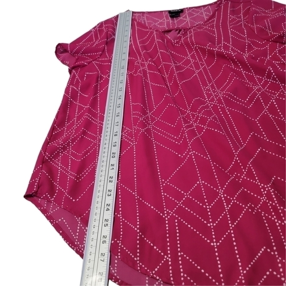 TORRID Geometric Magenta  White Polka Dot Top Keyhole Georgette Blouse. US 0X - Picture 9 of 12